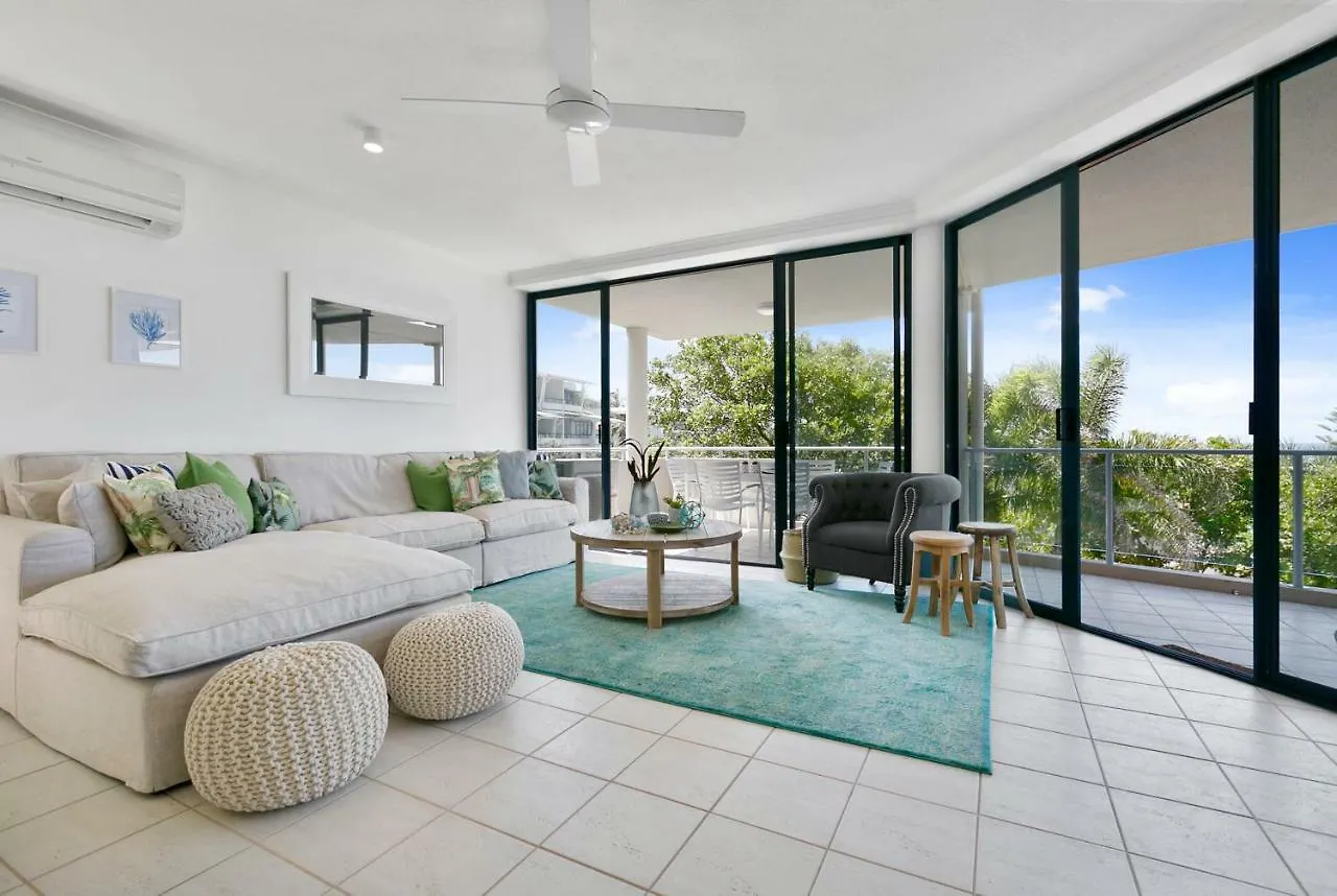 Sunny And Spacious Sunshine Beach